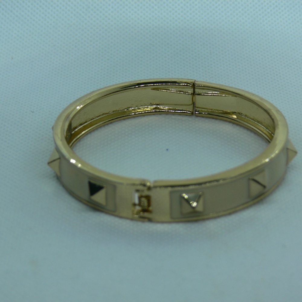 Gap stud bracelet - Picture 3 of 5